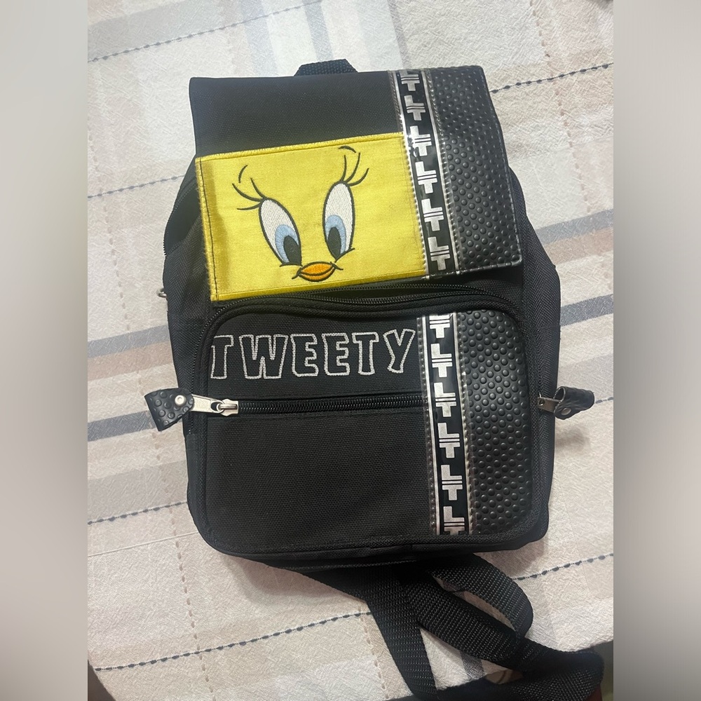‘98 vintage Warner Bros. Black and Yellow Tweety Crossbody Sling Bag